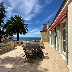 Apartment Palmeraie - Magnifique D'epoque Avec Vue 4 Personnes Avec Terrasse Le Port, Nizza